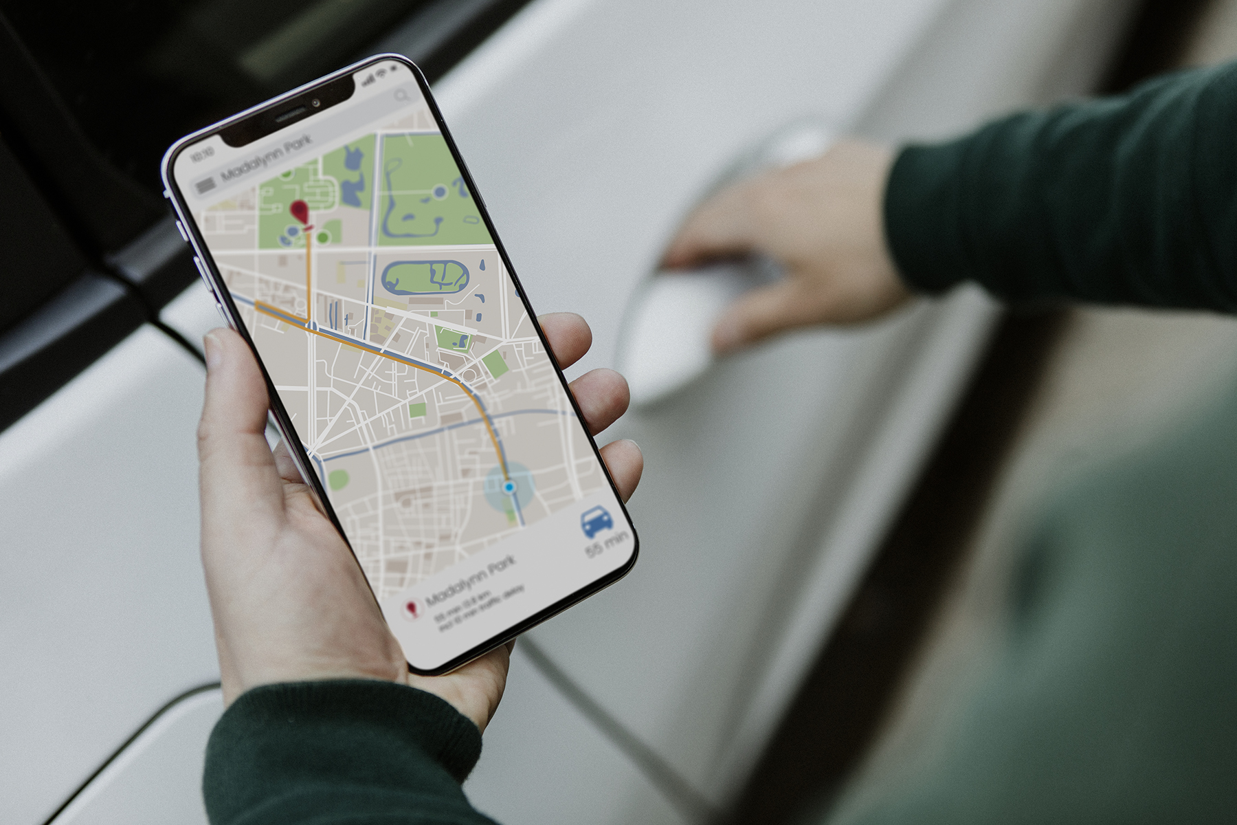 【時代遅れ確定？】車載カーナビのオワコン化が止まらない…スマホアプリで十分な時代に、まだ買う意味は本当にあるのか