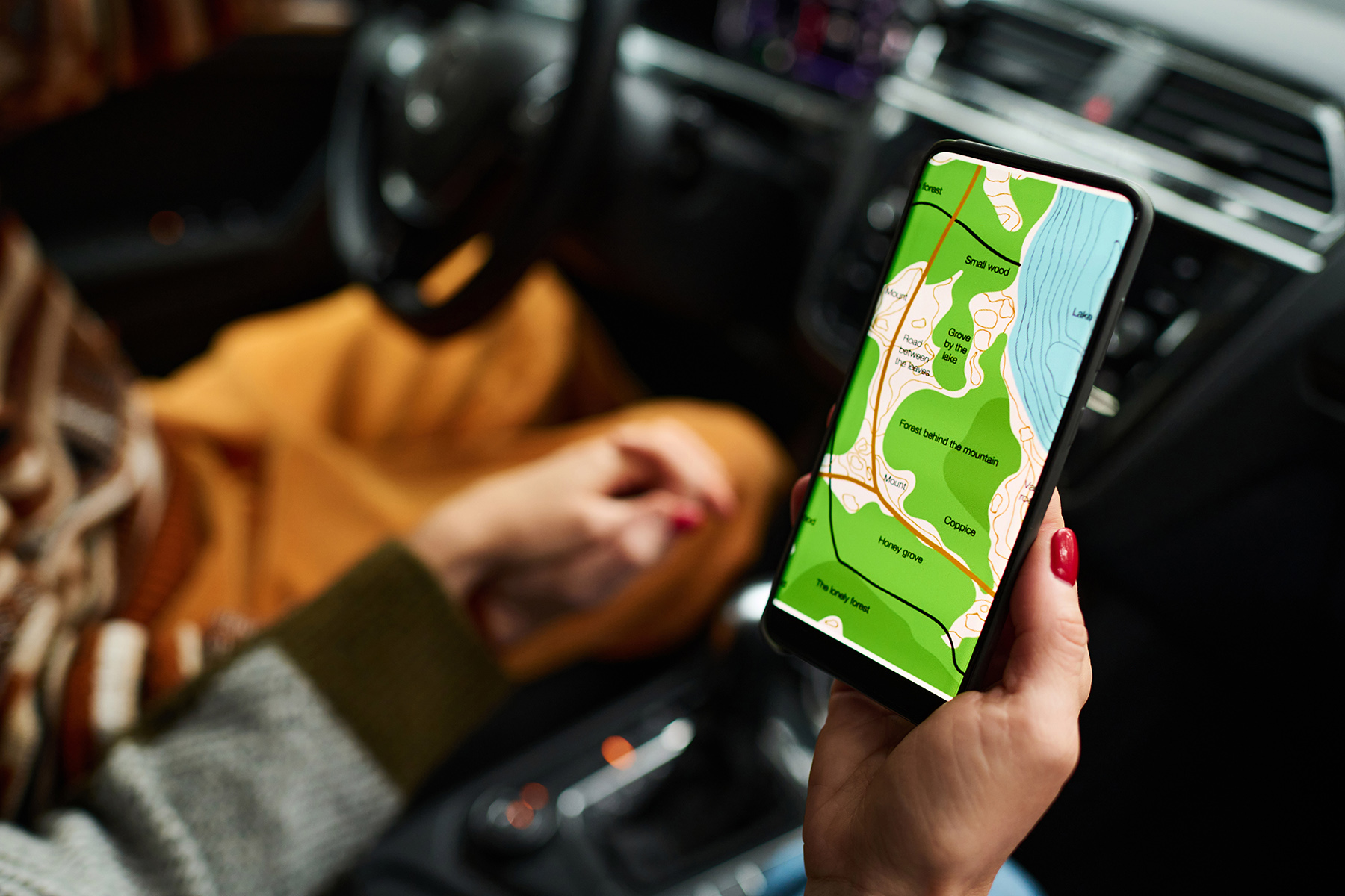【時代遅れ確定？】車載カーナビのオワコン化が止まらない…スマホアプリで十分な時代に、まだ買う意味は本当にあるのか