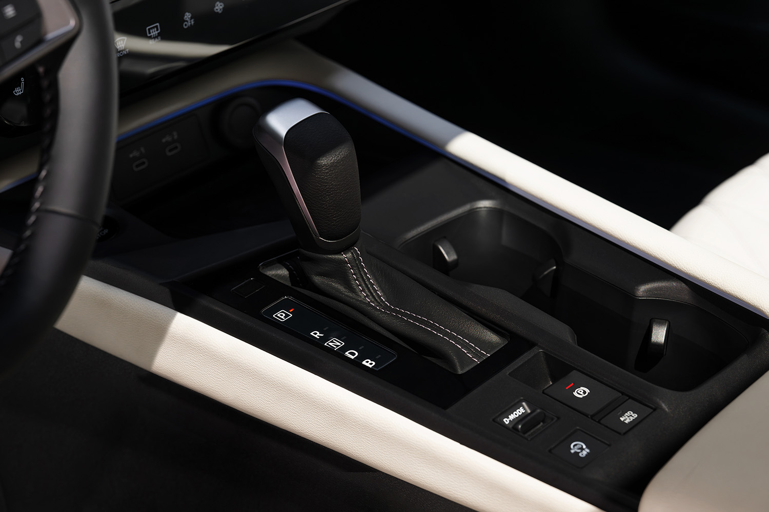 【“ブルーバード”の血を引く1台】日産「セントラ」新型が北米で発表。大型ディスプレイを採用したモダンな内装に…セダン縮小の今、日本導入はあるか？
