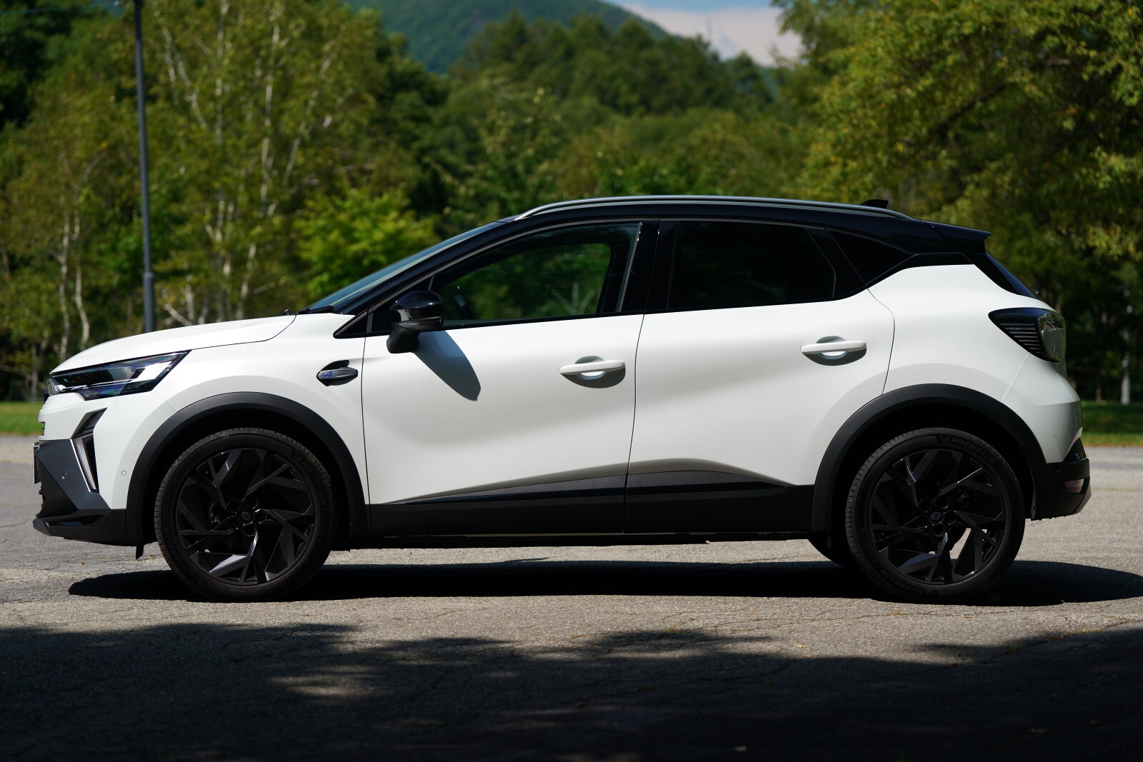 【乗ってみた】ルノー「キャプチャー」MHEV試乗。フルハイブリッドとも違う“軽快な走り”の魅力とは？　国産SUVとの比較も