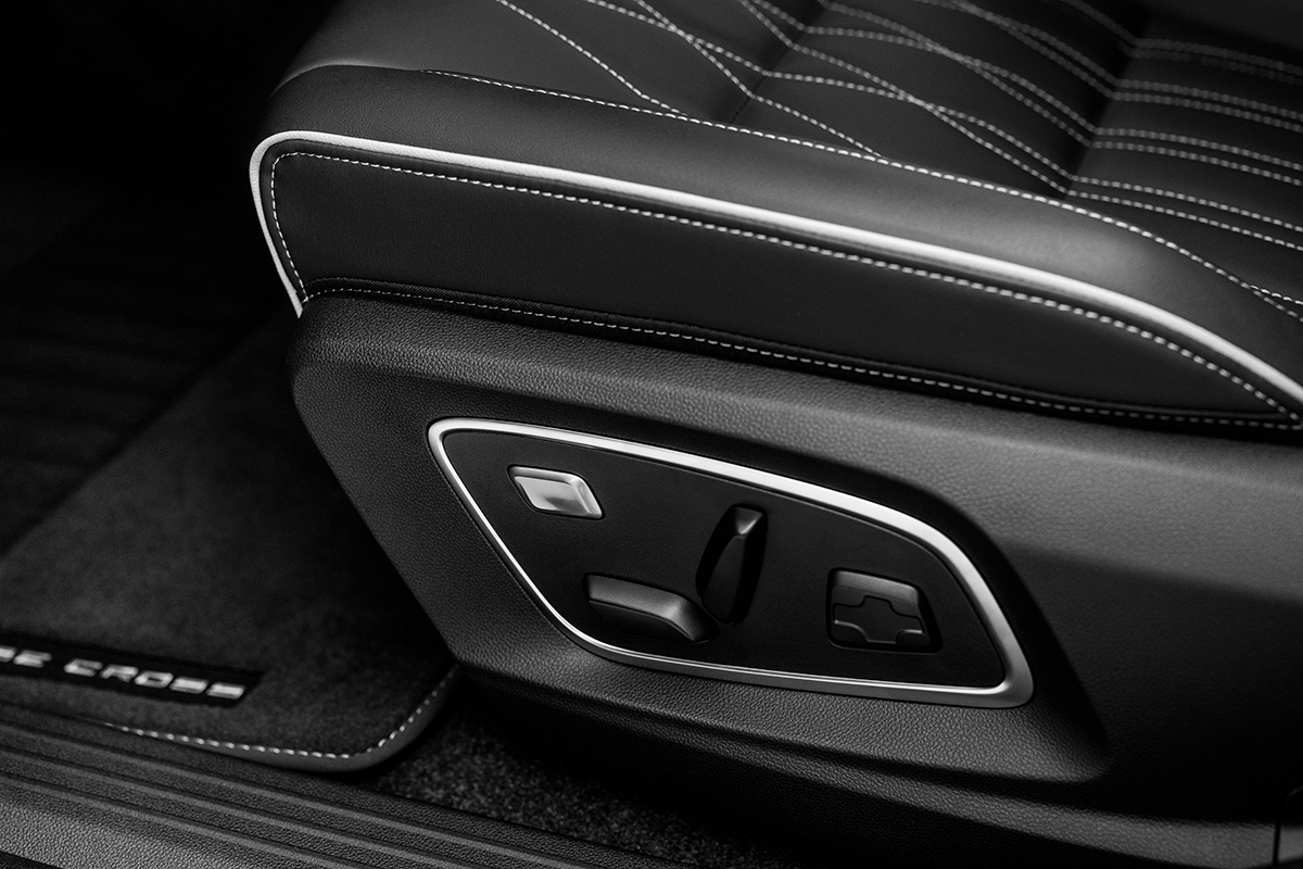 【日本仕様はどうなる？】三菱が新型「エクリプス クロス」初公開。「アリア／リーフ」と同じプラットフォーム採用するルノー製BEVはデザインもスペックも完成度高そう