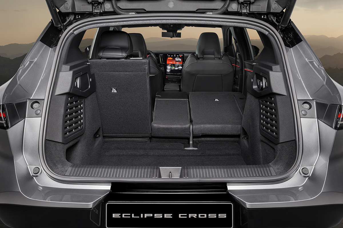 【日本仕様はどうなる？】三菱が新型「エクリプス クロス」初公開。「アリア／リーフ」と同じプラットフォーム採用するルノー製BEVはデザインもスペックも完成度高そう