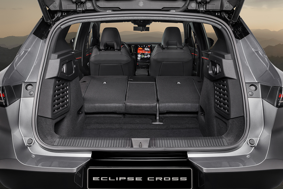 【日本仕様はどうなる？】三菱が新型「エクリプス クロス」初公開。「アリア／リーフ」と同じプラットフォーム採用するルノー製BEVはデザインもスペックも完成度高そう