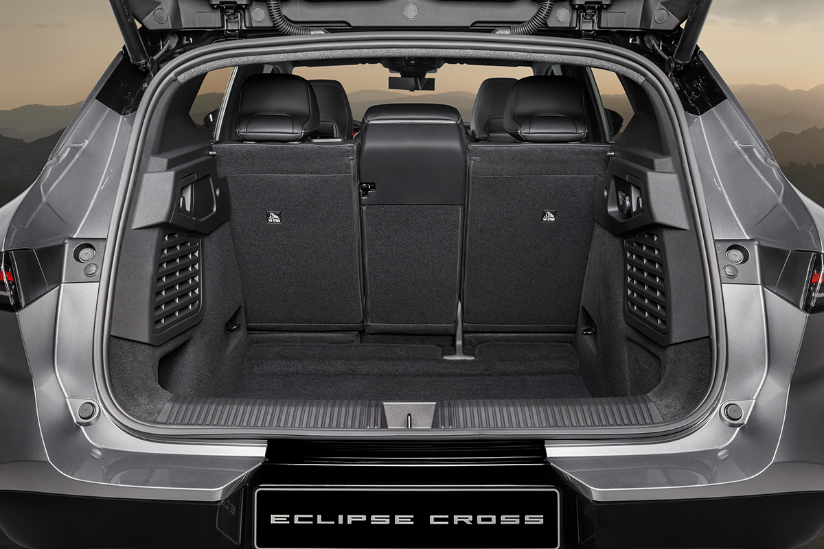 【日本仕様はどうなる？】三菱が新型「エクリプス クロス」初公開。「アリア／リーフ」と同じプラットフォーム採用するルノー製BEVはデザインもスペックも完成度高そう