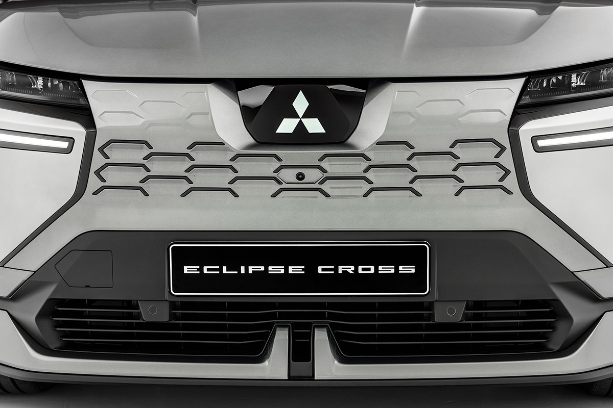 【日本仕様はどうなる？】三菱が新型「エクリプス クロス」初公開。「アリア／リーフ」と同じプラットフォーム採用するルノー製BEVはデザインもスペックも完成度高そう