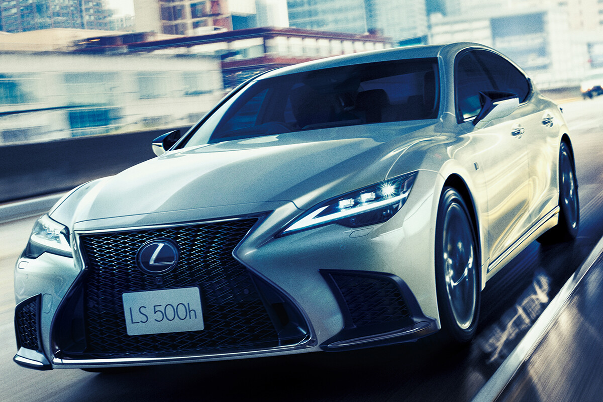 【フラッグシップセダンは未だ健在！】レクサス「LS」が一部改良。ボディカラー＆快適装備の拡大と“Fスポーツ”には新デザインのキャリパー採用
