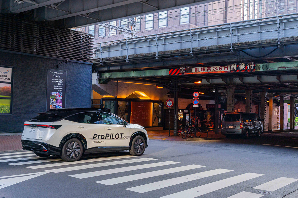 日産が次世代「プロパイロット」を発表。27年にはAIによる熟練ドライバー級の運転や、カメラを超える遠方の認識が可能に