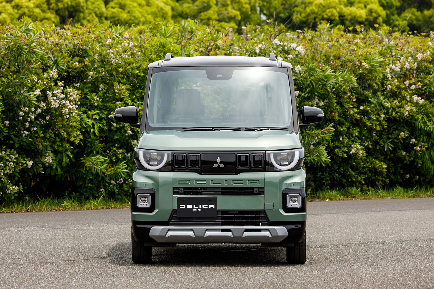 新型「デリカミニ」発表で販売店にも反響多数！ ”カワたくましい”デザインに高評価も…300万円に迫る価格に懸念