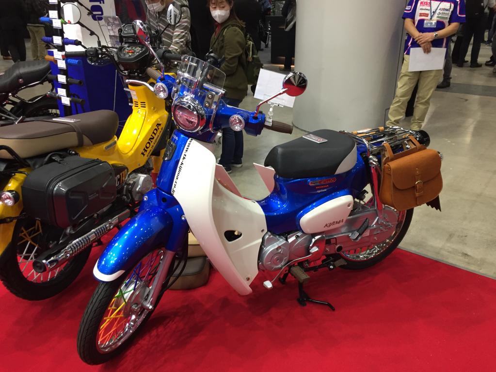 スーパーカブにブーム到来 Goshiとキジマが展示した2台のカスタム車がカッコカワイイ 東京モーターサイクルショー ホンダ Motorfan 自動車情報サイト 新車 中古車 Carview