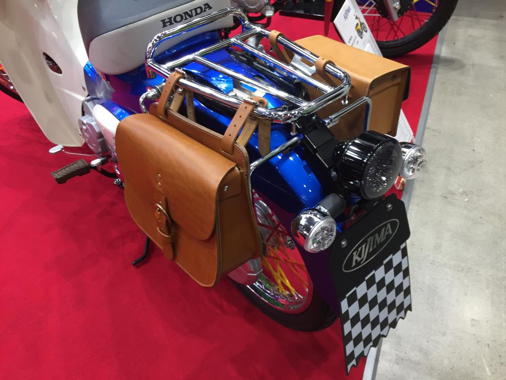 スーパーカブにブーム到来 Goshiとキジマが展示した2台のカスタム車がカッコカワイイ 東京モーターサイクルショー ホンダ Motorfan 自動車情報サイト 新車 中古車 Carview