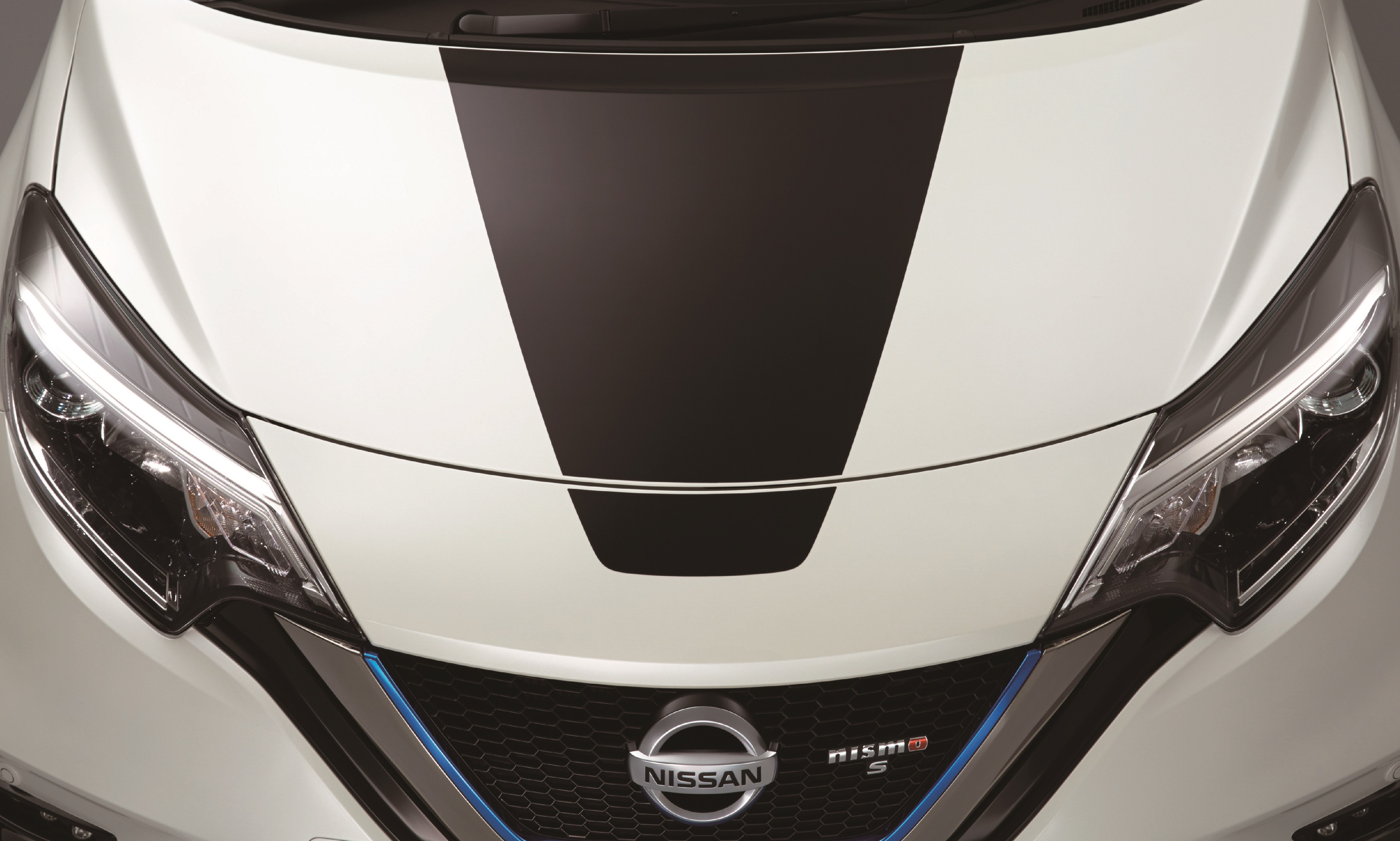 ノートnismoがブラックで精悍に ブラックリミテッド登場 Gq Japan 自動車情報サイト 新車 中古車 Carview