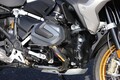 BMW「R 1250 GS」アドベンチャーモデルの絶対王者〈GS〉が持つ人気の秘密とは？【試乗インプレ・車両解説】