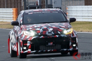 トヨタ新型「GRヤリス」が世界初お披露目？ 大勢の前で激走した様子とは