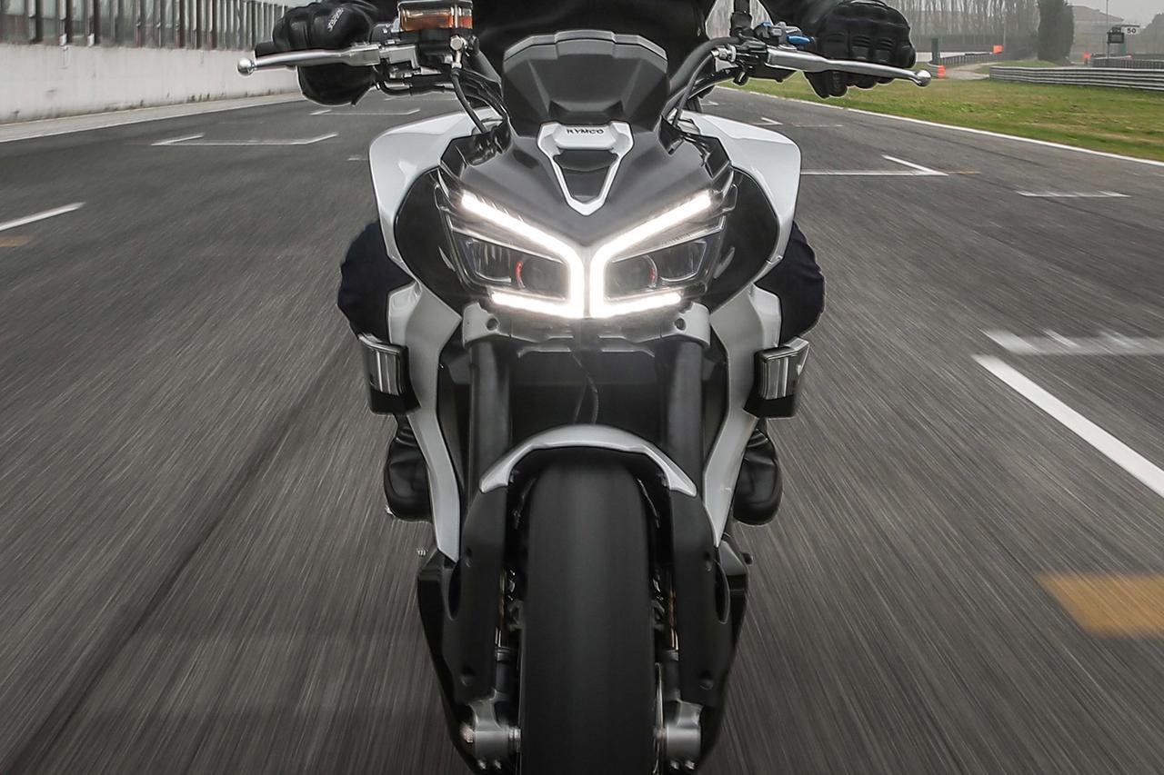 キムコが市販化を見据えた電動スポーツバイク「RevoNEX」を発表！【EICMA 2019速報！】