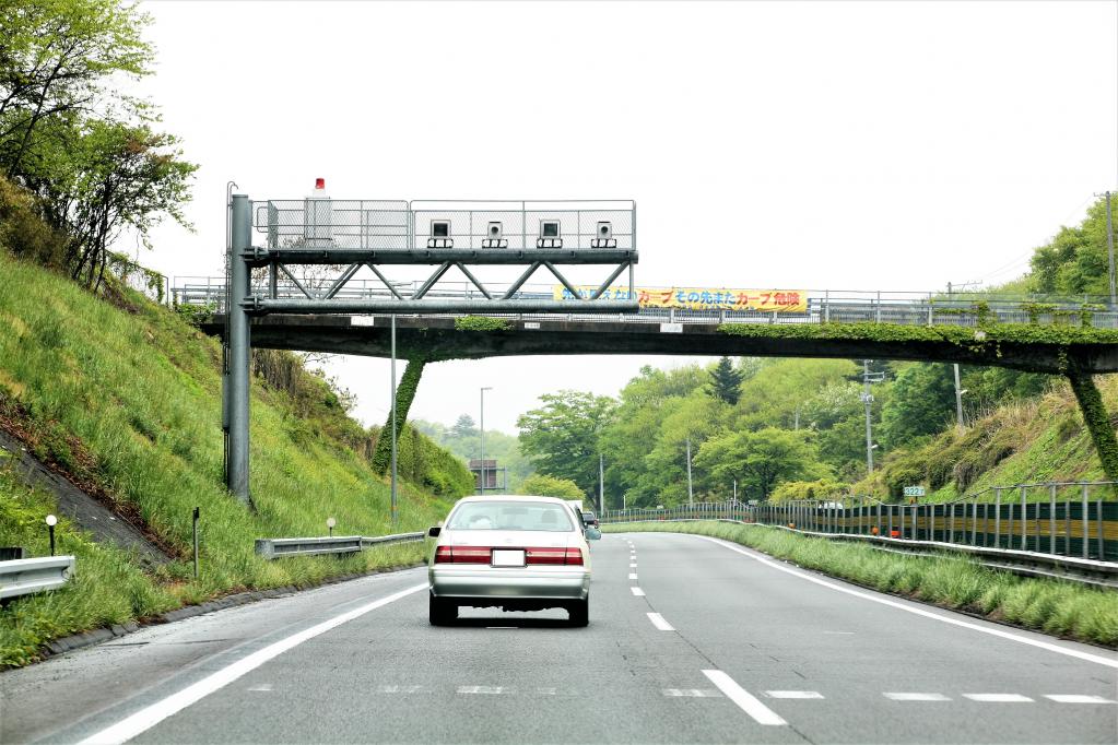 秋のドライブシーズン真っ盛り 特別大公開 東北道はこの自動速度取締機 オービスに要注意 Motorfan 自動車情報サイト 新車 中古車 Carview