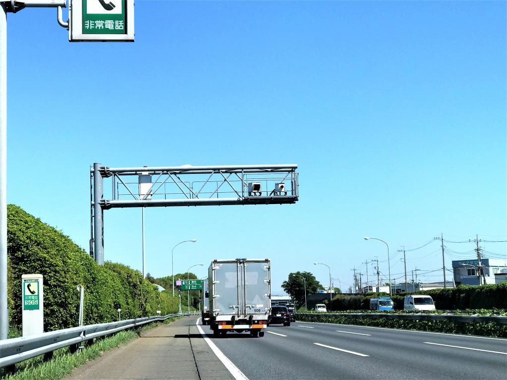秋のドライブシーズン真っ盛り 特別大公開 東北道はこの自動速度取締機 オービスに要注意 Motorfan 自動車情報サイト 新車 中古車 Carview