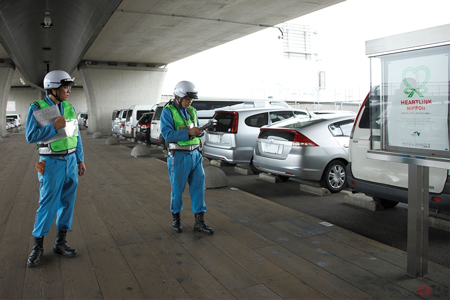 警察車両ではない「黄色いパトカー」も違反を取り締まる!?　幅広い役割で道路の安全守る交通管理隊とは