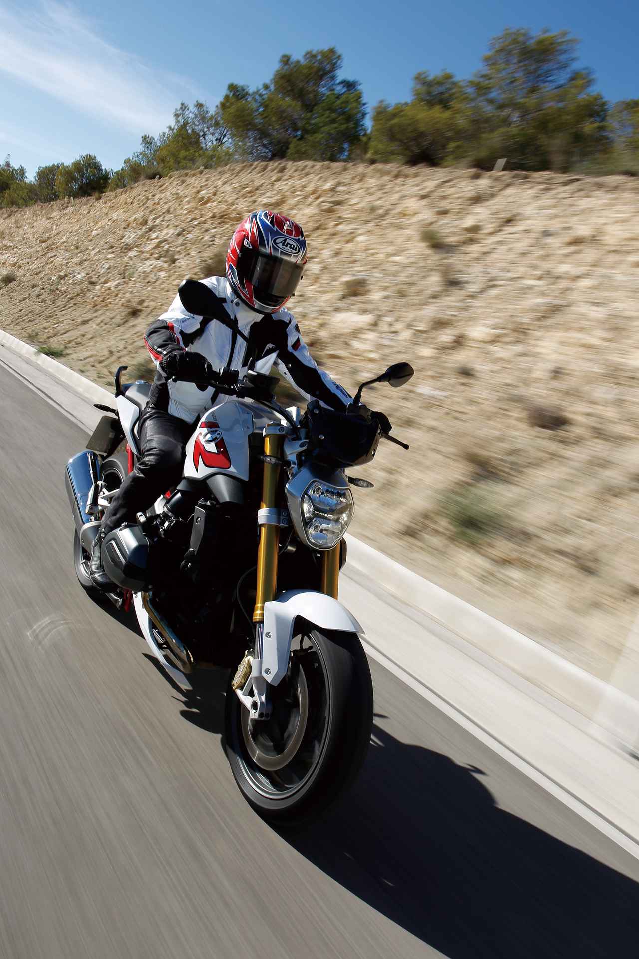 伝統のボクサーツインを積みフレンドリーになって降臨 Bmw R10r 15年 試乗インプレ Webオートバイ 自動車情報サイト 新車 中古車 Carview