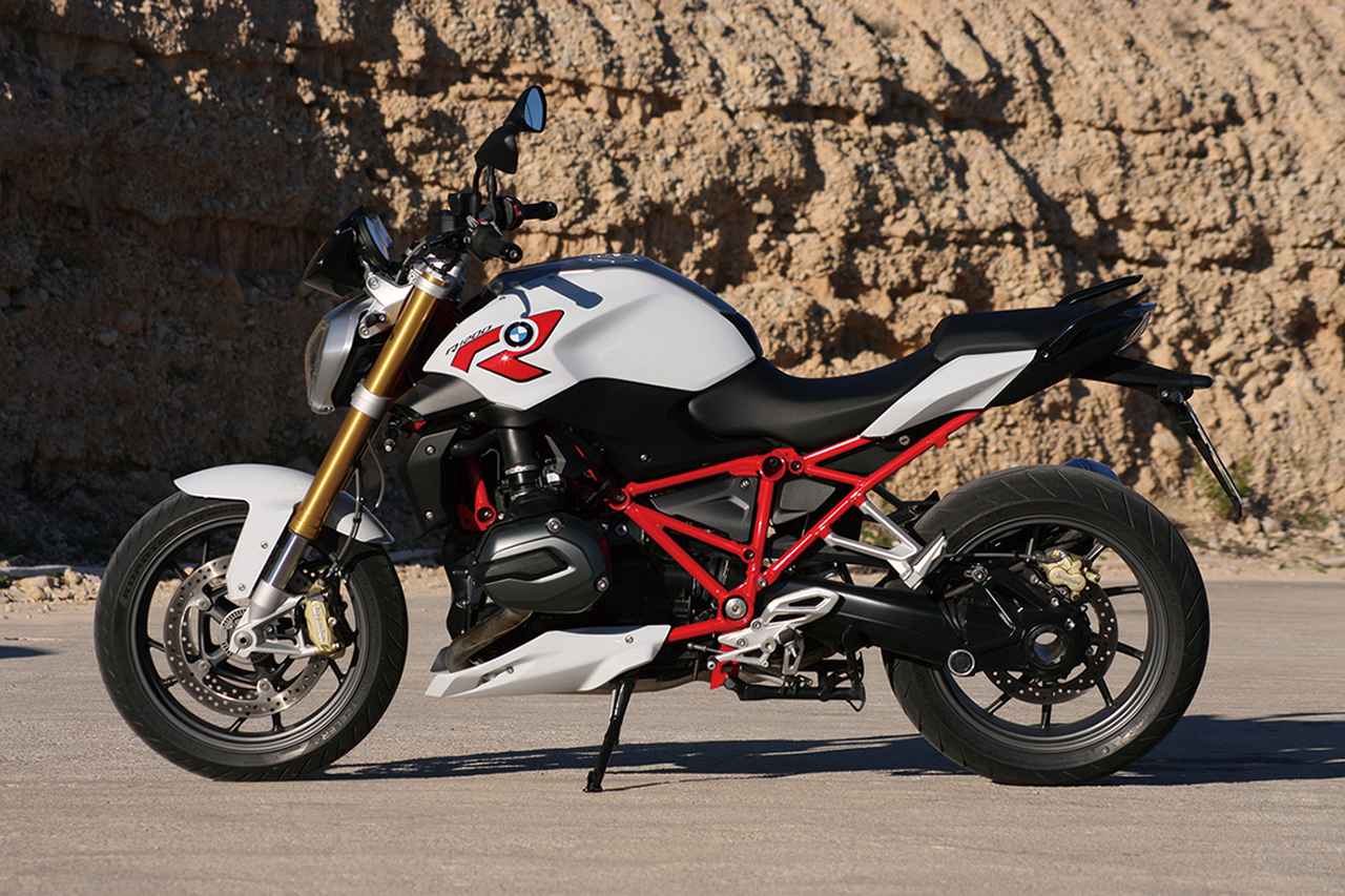 伝統のボクサーツインを積みフレンドリーになって降臨 Bmw R10r 15年 試乗インプレ Webオートバイ 自動車情報サイト 新車 中古車 Carview