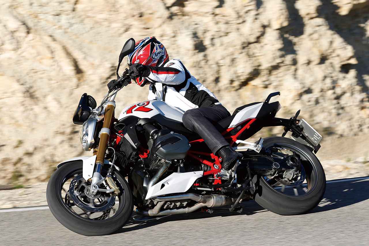 伝統のボクサーツインを積みフレンドリーになって降臨 Bmw R10r 15年 試乗インプレ Webオートバイ 自動車情報サイト 新車 中古車 Carview