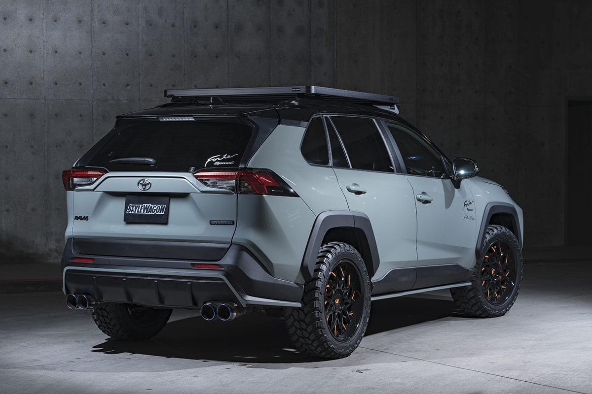 迫力ハンパない Rav4で20インチのオフ仕様 さり気ないフラップ系エアロもシンプルでいい Rav4 エアロ カスタム スタイルワゴン ドレスアップナビ 自動車情報サイト 新車 中古車 Carview