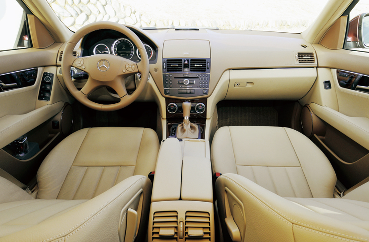 メルセデス ベンツ Cクラスが100万円 中古車購入時に失敗しないポイント4つ Auto Messe Web 自動車情報サイト 新車 中古車 Carview