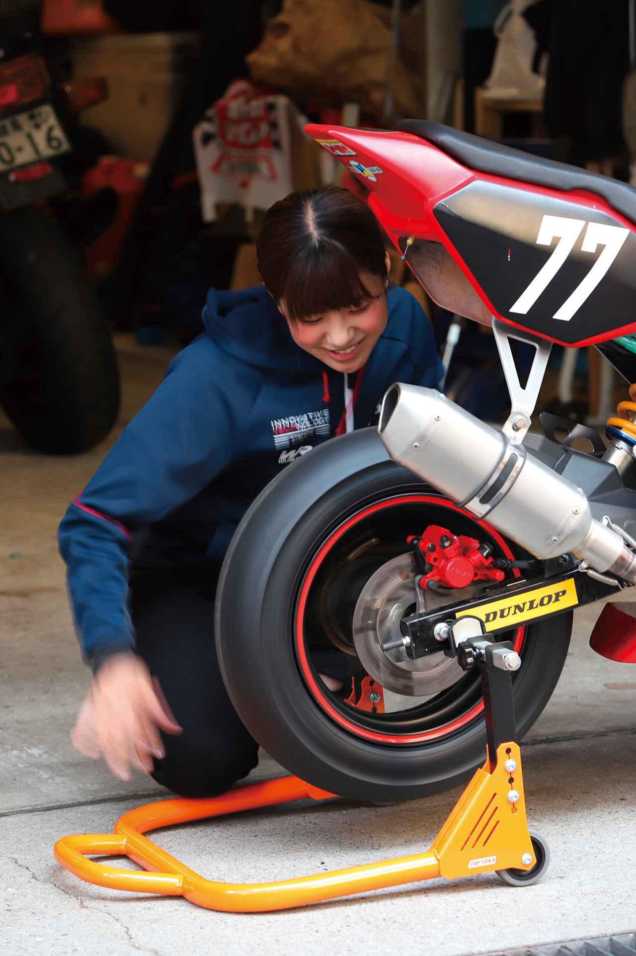 ミニバイクから大型車まで多くの車種に対応する コスパ抜群のデイトナ製メンテナンススタンド Webオートバイ の写真 自動車情報サイト 新車 中古車 Carview