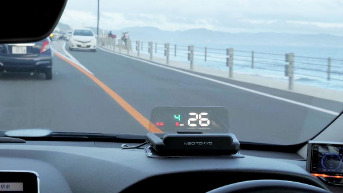 Hudを後付け Gps シガーソケットで簡単設置できるヘッドアップディスプレイ Hudネオトーキョー Gps W1 新発売 Motorfan 自動車情報サイト 新車 中古車 Carview