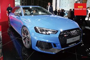 4代目　新型アウディRS4　フランクフルト現地画像4枚