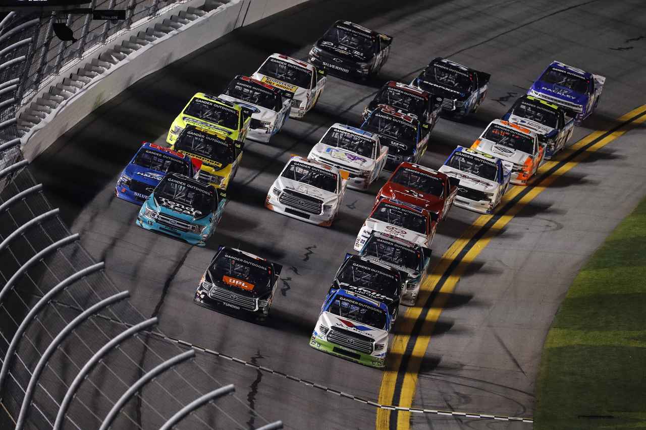 Nascar開幕戦デイトナ500でトヨタ カムリが1 2 3フィニッシュ モータースポーツ Webモーターマガジン の写真 3ページ目 自動車情報サイト 新車 中古車 Carview