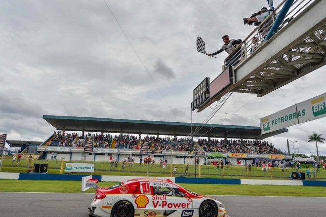 ブラジルストックカー第11戦、2014年以来の戴冠目指したバリチェロがリタイアで王座獲得権失う