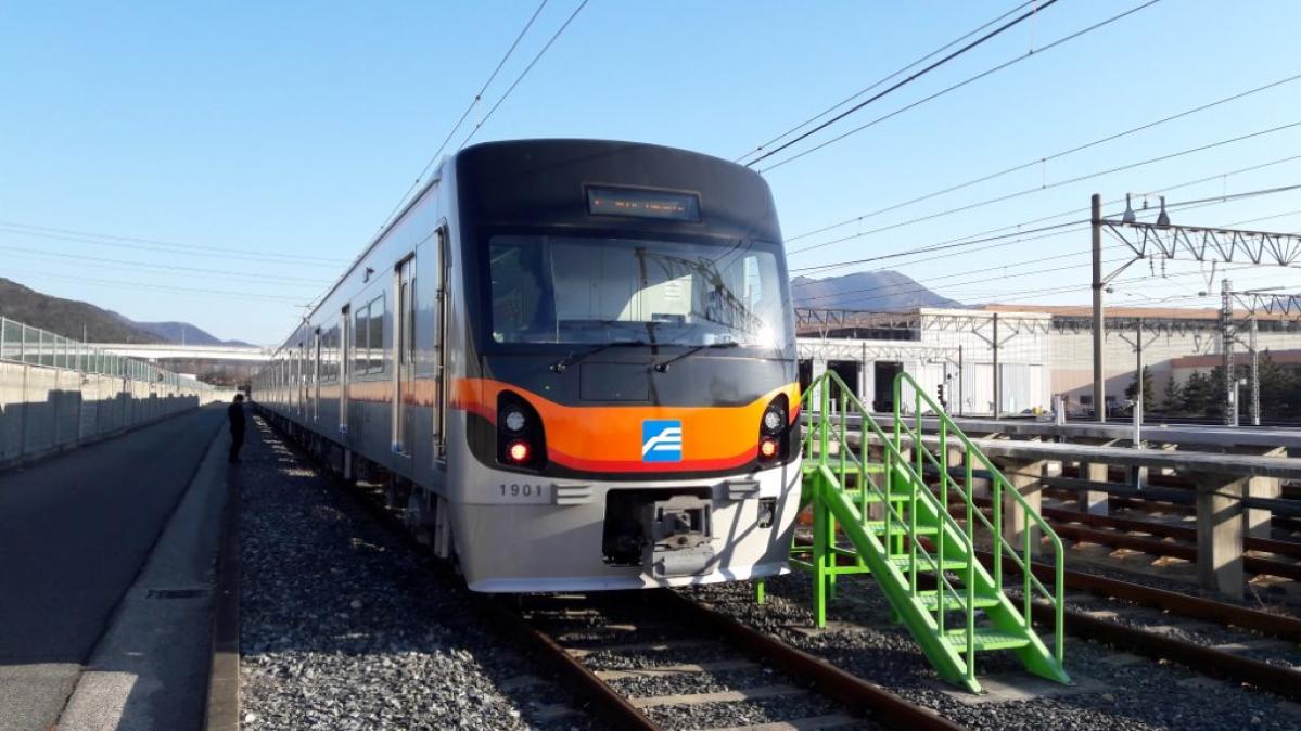 東芝インフラシステムズ：韓国で永久磁石同期電動機を採用した鉄道車両が運行開始