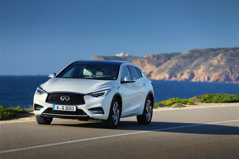 欧州を狙うインフィニティq30に試乗 日本製プレミアムの弱点とは Carview 自動車情報サイト 新車 中古車 Carview
