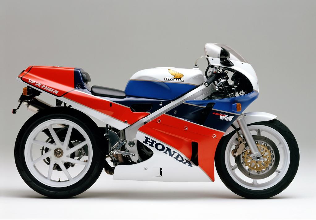 やっぱりvfrはこの色 ホンダvfr800fに新カラーが追加 Honda Vfr800f 発売は19年3月8日 Motorfan 自動車情報サイト 新車 中古車 Carview