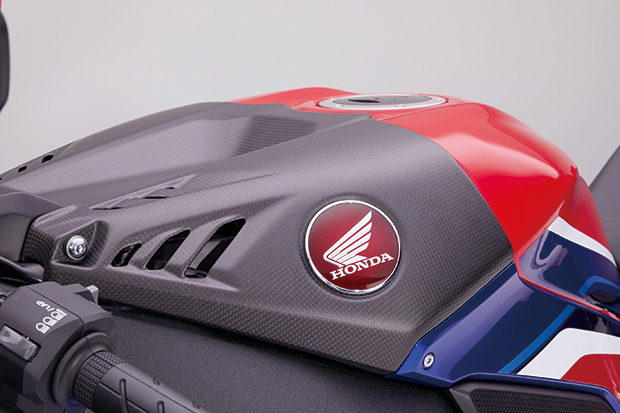 ホンダ Rc213v S と同製法で作られた Cb1000rr R Fireblade Sp 用スペシャルカーボンパーツを一挙紹介 Webオートバイ 自動車情報サイト 新車 中古車 Carview