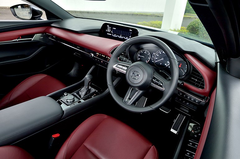 新型マツダ3 ディーラーでは内装の質感や標準オーディオの音質に注目するといいかも Carview 自動車情報サイト 新車 中古車 Carview
