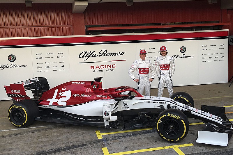 【F1新車発表】アルファロメオ、新車C38を公開。名門の名前がグランプリシーンに復活