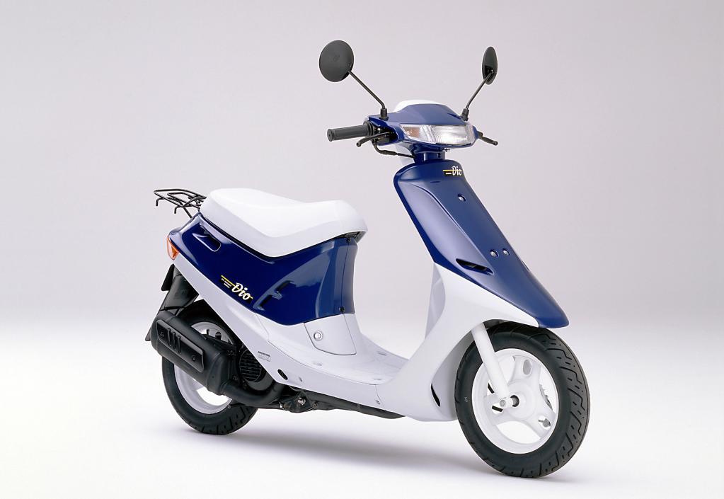 ペリカンjogやdj 1を中古で探す前に アプリリア Sr50r に乗ってみましょう 今だに新車で買える希少な2スト原チャリ しかも今時キャブ車 50ccスクーター試乗レポ Motorfan 自動車情報サイト 新車 中古車 Carview