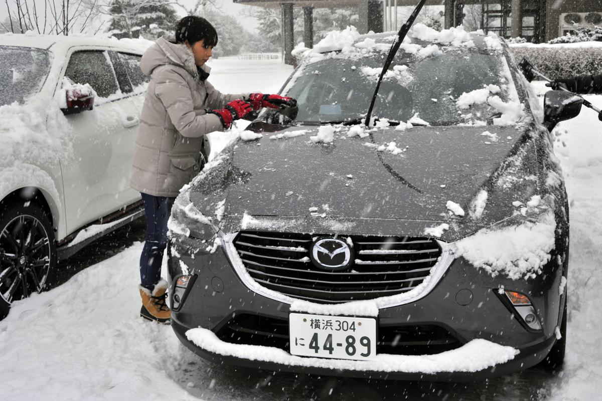 一歩間違えるとボディが傷だらけ 正しいクルマの雪下ろしの方法とは Web Cartop の写真 4ページ目 自動車情報サイト 新車 中古車 Carview