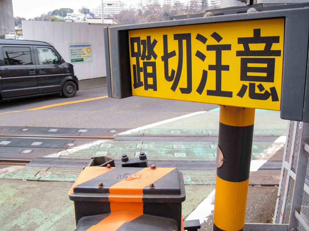 【くるま問答】この踏切で一時停止しますか？ 廃線になった電車の線路を渡る（Webモーターマガジン） | 自動車情報・ニュース - carview!