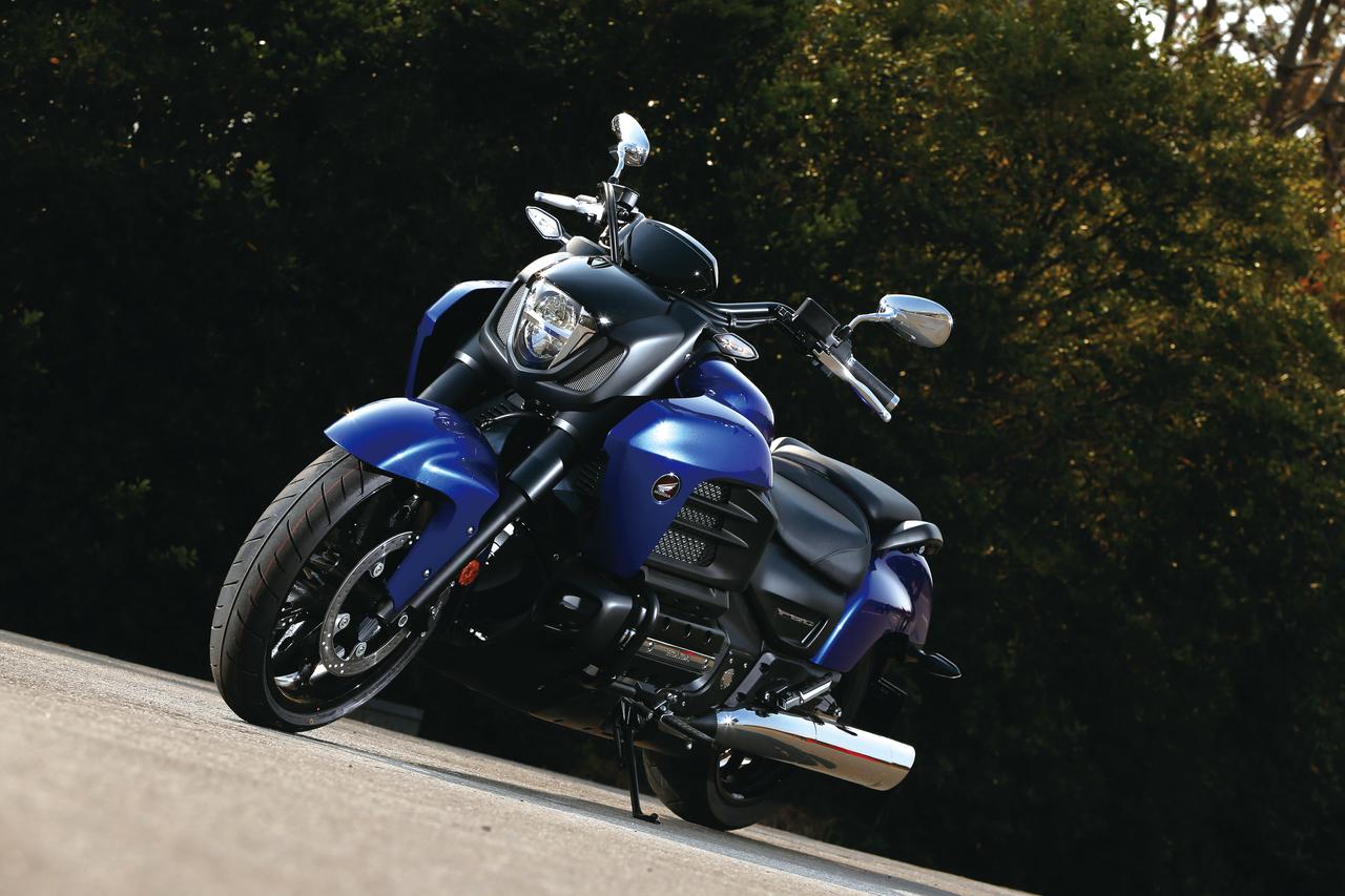 F6cのデザインは 猛獣が獲物に襲いかかるイメージ をモチーフにしている Honda Goldwing F6c 14年 Webオートバイ 自動車情報サイト 新車 中古車 Carview