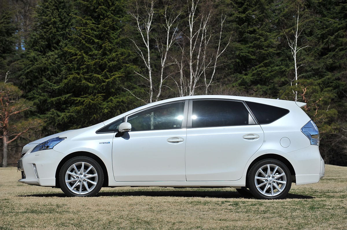 トヨタ プリウスa 11年5月 14年11月 中古車選びに役立つ 当時モノ 新車レビュー 試乗記 スタイルワゴン ドレスアップナビ 自動車情報サイト 新車 中古車 Carview