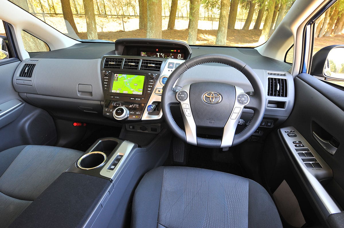 トヨタ プリウスa 11年5月 14年11月 中古車選びに役立つ 当時モノ 新車レビュー 試乗記 スタイルワゴン ドレスアップナビ 自動車情報サイト 新車 中古車 Carview