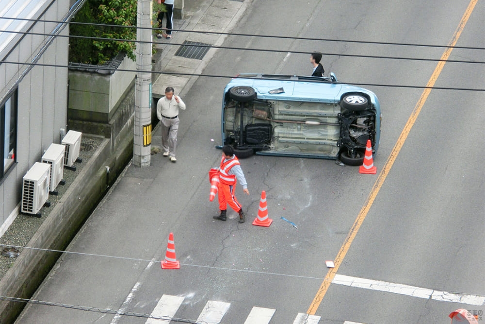 交差点での右左折時トラブルなぜ減らない？ 「あおりハンドル」や「ショートカット右折」が危険な理由