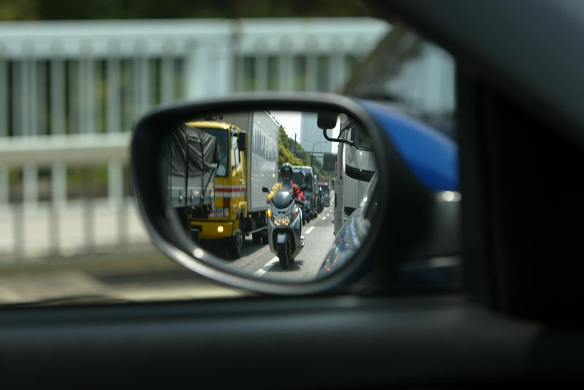 バイクのすり抜けってあり 違法じゃなくても警察や自動車学校教官は否定的 Web Cartop 自動車情報サイト 新車 中古車 Carview