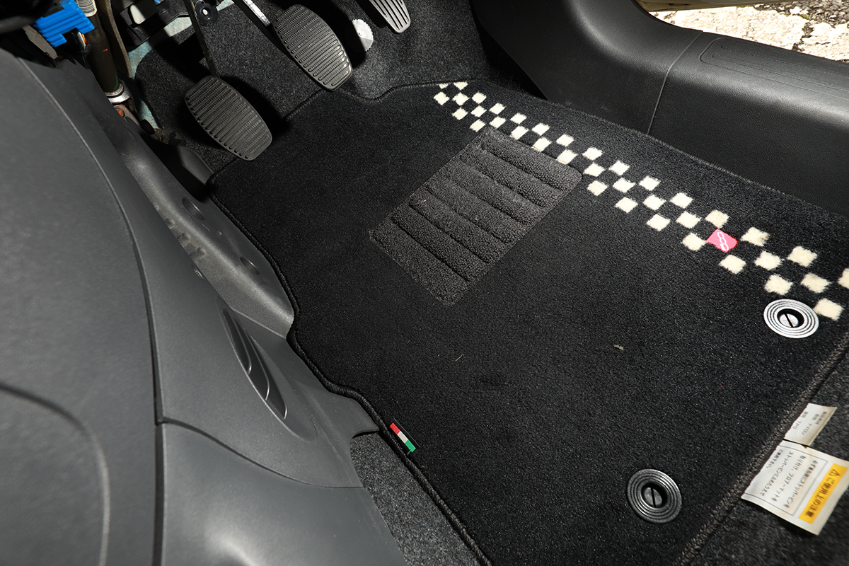 事故に繋がる サーキット走行で運転席の フロアマット 厳禁の理由とは Auto Messe Web 自動車情報サイト 新車 中古車 Carview