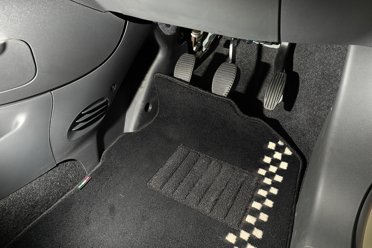 事故に繋がる サーキット走行で運転席の フロアマット 厳禁の理由とは Auto Messe Web 自動車情報サイト 新車 中古車 Carview