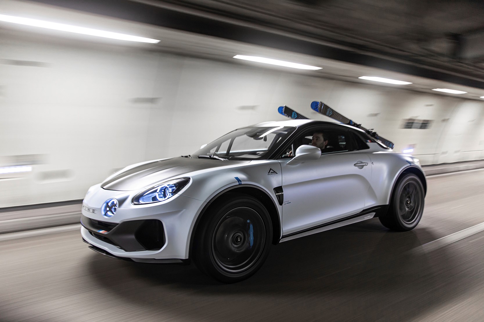 A110が雪山を駆け回る アルピーヌ A110をラリーモデル風に仕立てたコンセプトモデル A110 Sportsx を公開 Carview 自動車情報サイト 新車 中古車 Carview