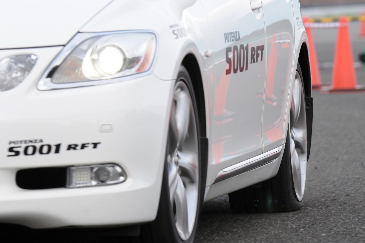 パンクしても移動できるランフラットタイヤは修理できずに交換しかないってホント Web Cartop 自動車情報サイト 新車 中古車 Carview
