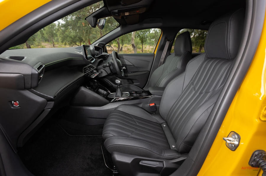 乗り心地は魔法の絨毯のよう プジョー8 Gtラインへ試乗 1 2l 3気筒 130ps Autocar Japan 自動車情報サイト 新車 中古車 Carview